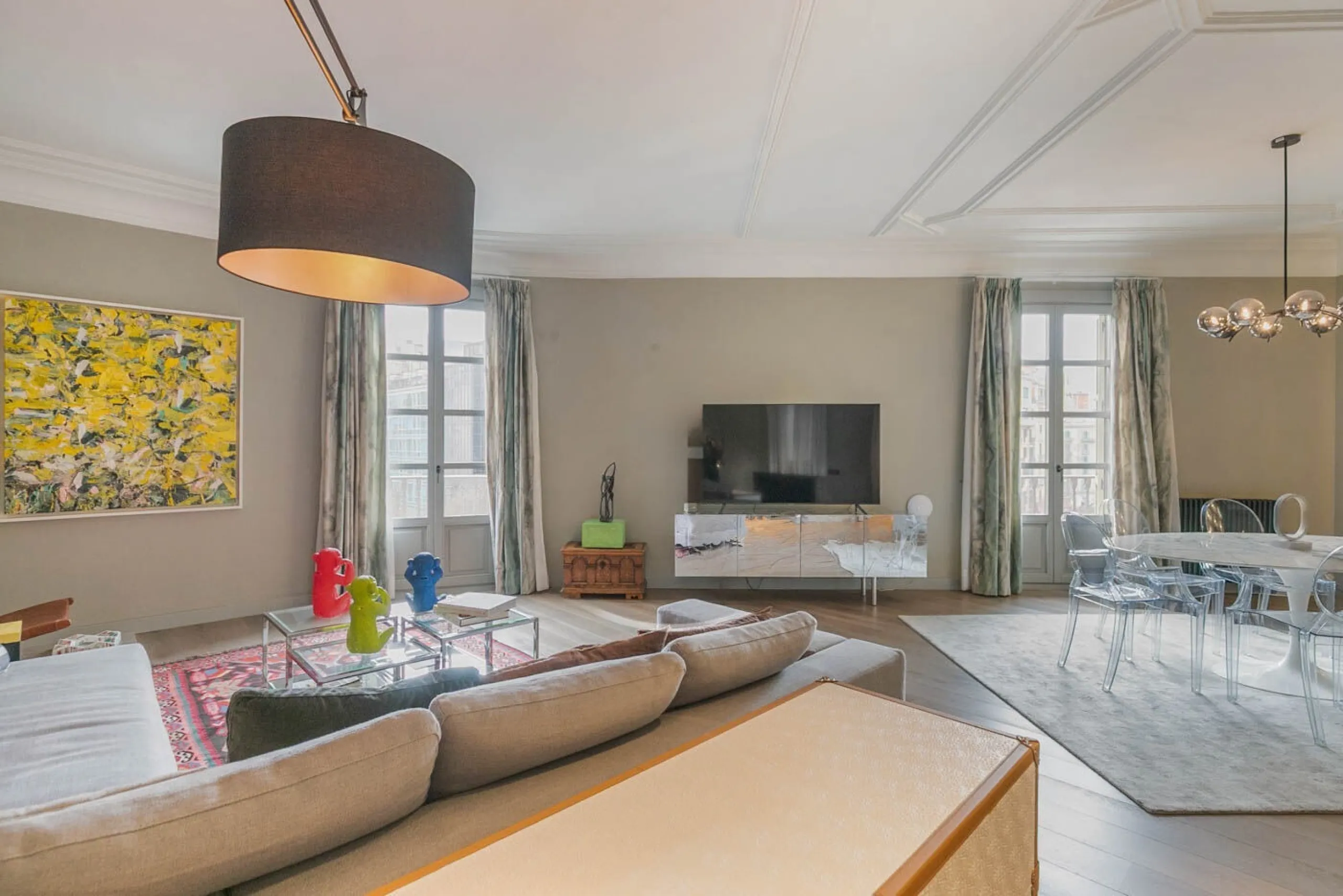 Stylish Flat in Eixample, Steps from Passeig de Gracia, Barcelona