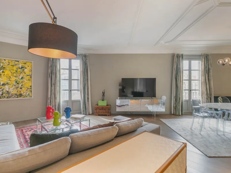 Stylish Flat in Eixample, Steps from Passeig de Gracia, Barcelona