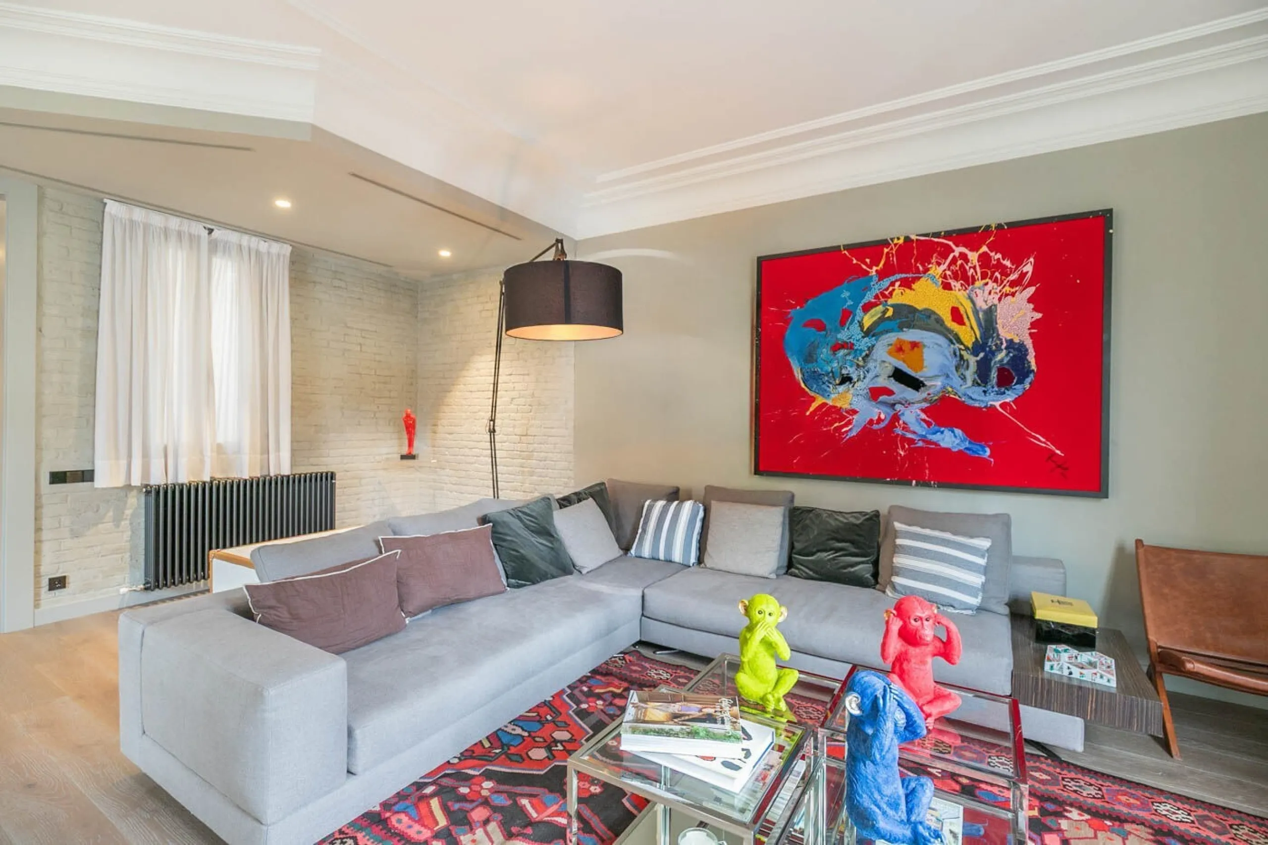 Stylish Flat in Eixample, Steps from Passeig de Gracia, Barcelona