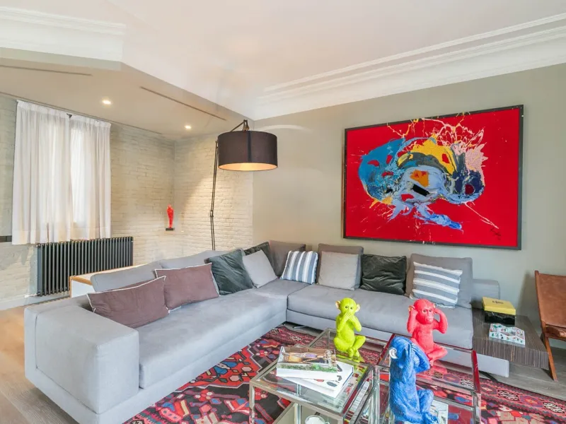 Stylish Flat in Eixample, Steps from Passeig de Gracia, Barcelona