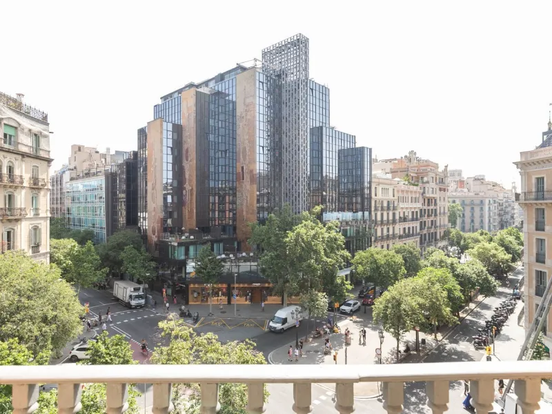 Stylish Flat in Eixample, Steps from Passeig de Gracia, Barcelona
