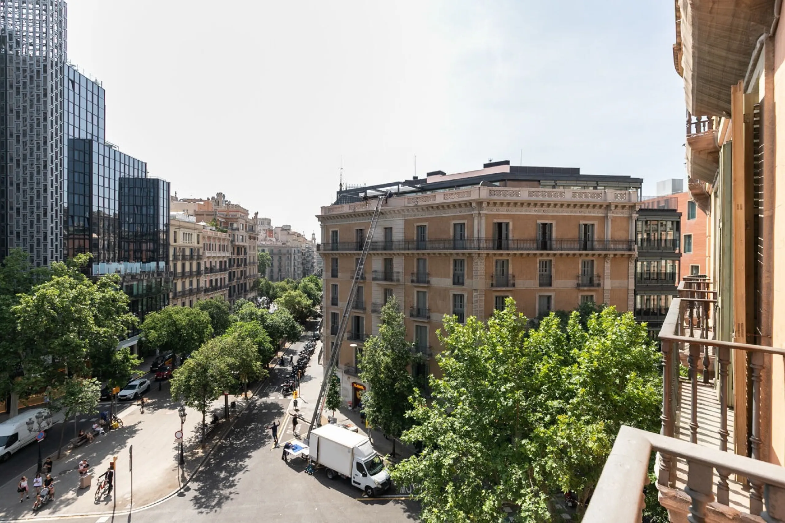 Stylish Flat in Eixample, Steps from Passeig de Gracia, Barcelona
