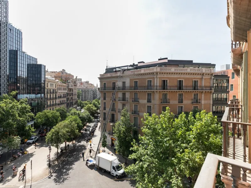 Stylish Flat in Eixample, Steps from Passeig de Gracia, Barcelona