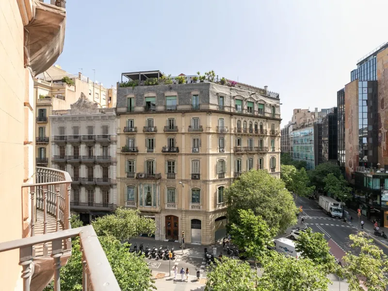 Stylish Flat in Eixample, Steps from Passeig de Gracia, Barcelona