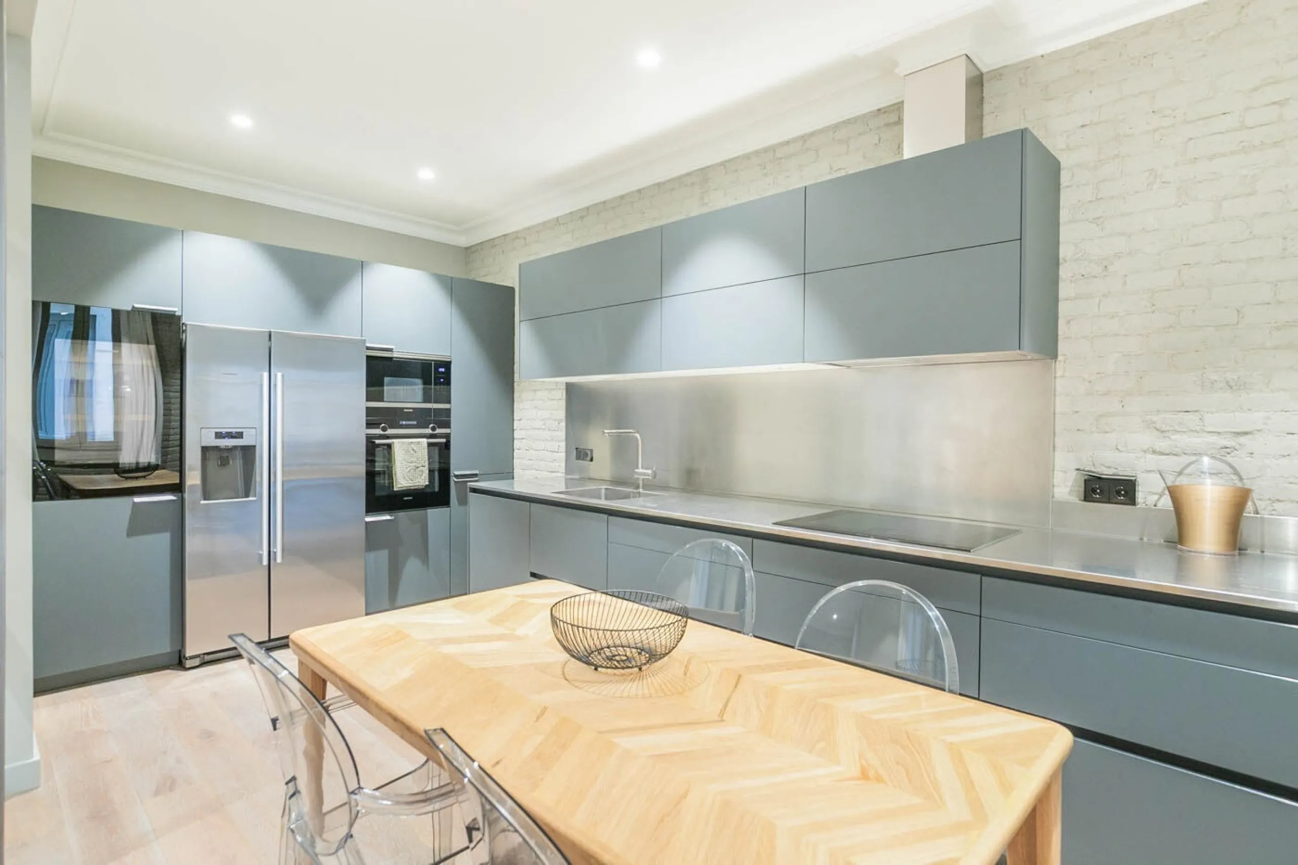 Stylish Flat in Eixample, Steps from Passeig de Gracia, Barcelona