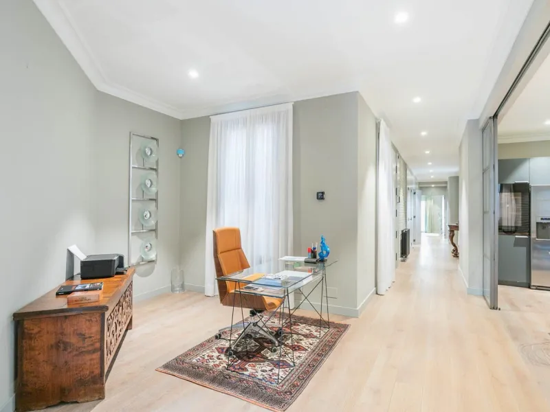 Stylish Flat in Eixample, Steps from Passeig de Gracia, Barcelona