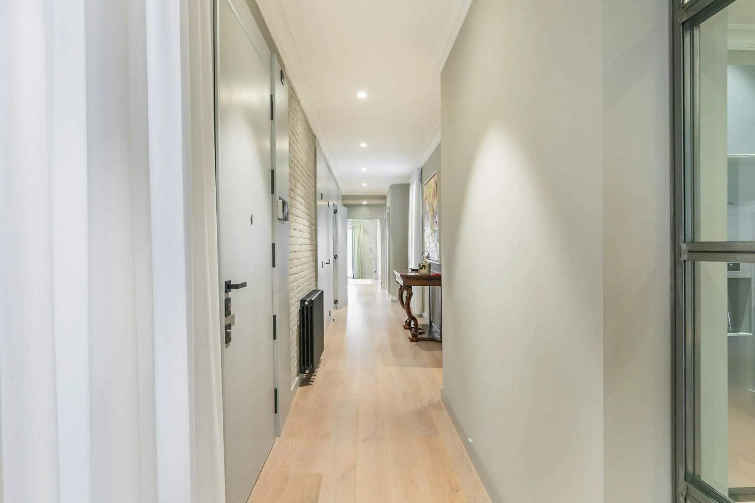 Stylish Flat in Eixample, Steps from Passeig de Gracia, Barcelona