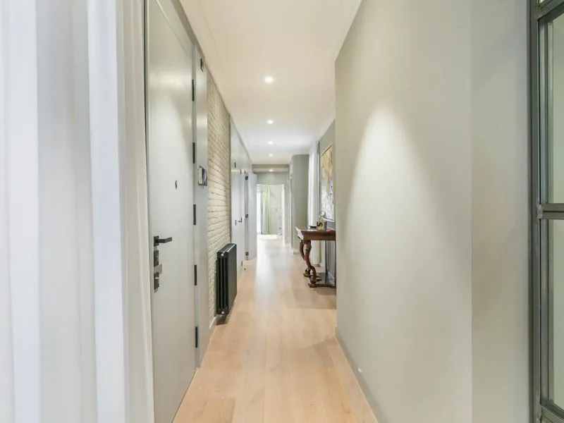 Stylish Flat in Eixample, Steps from Passeig de Gracia, Barcelona