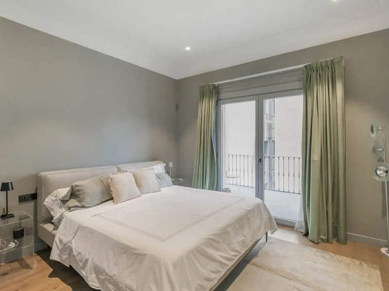 Stylish Flat in Eixample, Steps from Passeig de Gracia, Barcelona