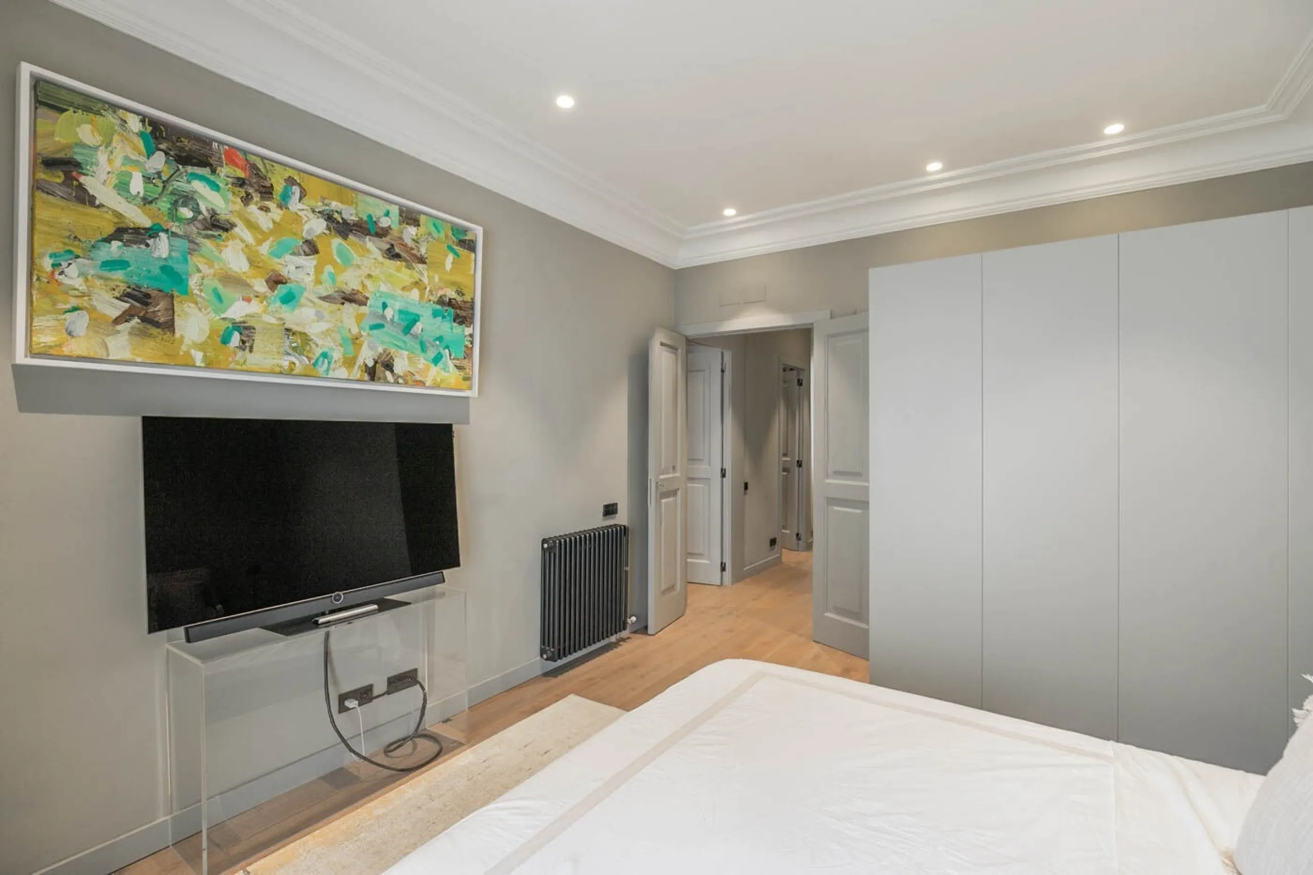 Stylish Flat in Eixample, Steps from Passeig de Gracia, Barcelona
