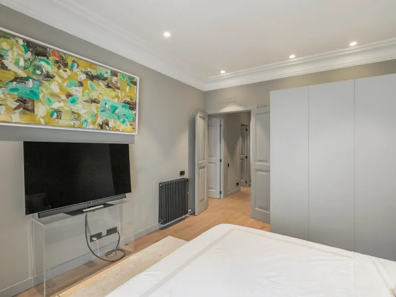 Stylish Flat in Eixample, Steps from Passeig de Gracia, Barcelona