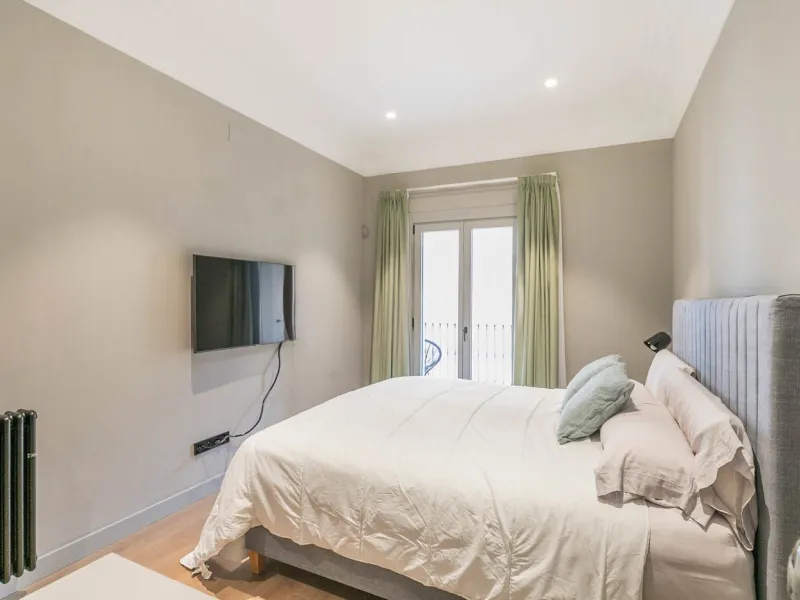 Stylish Flat in Eixample, Steps from Passeig de Gracia, Barcelona