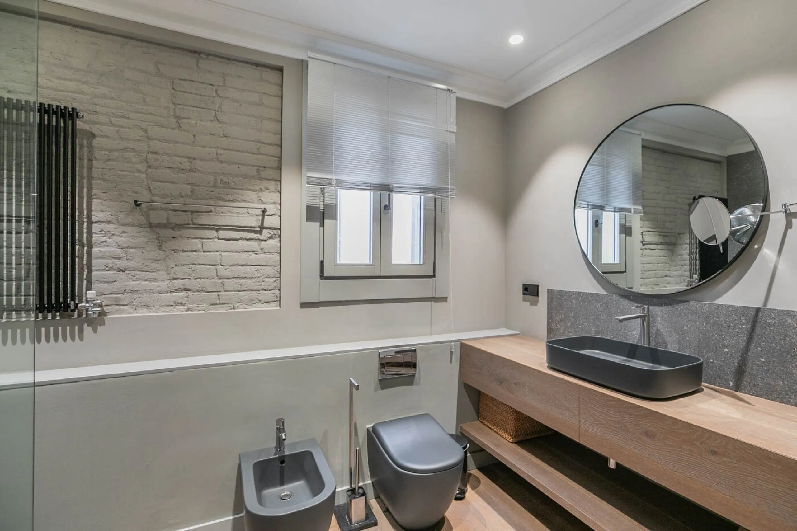 Stylish Flat in Eixample, Steps from Passeig de Gracia, Barcelona