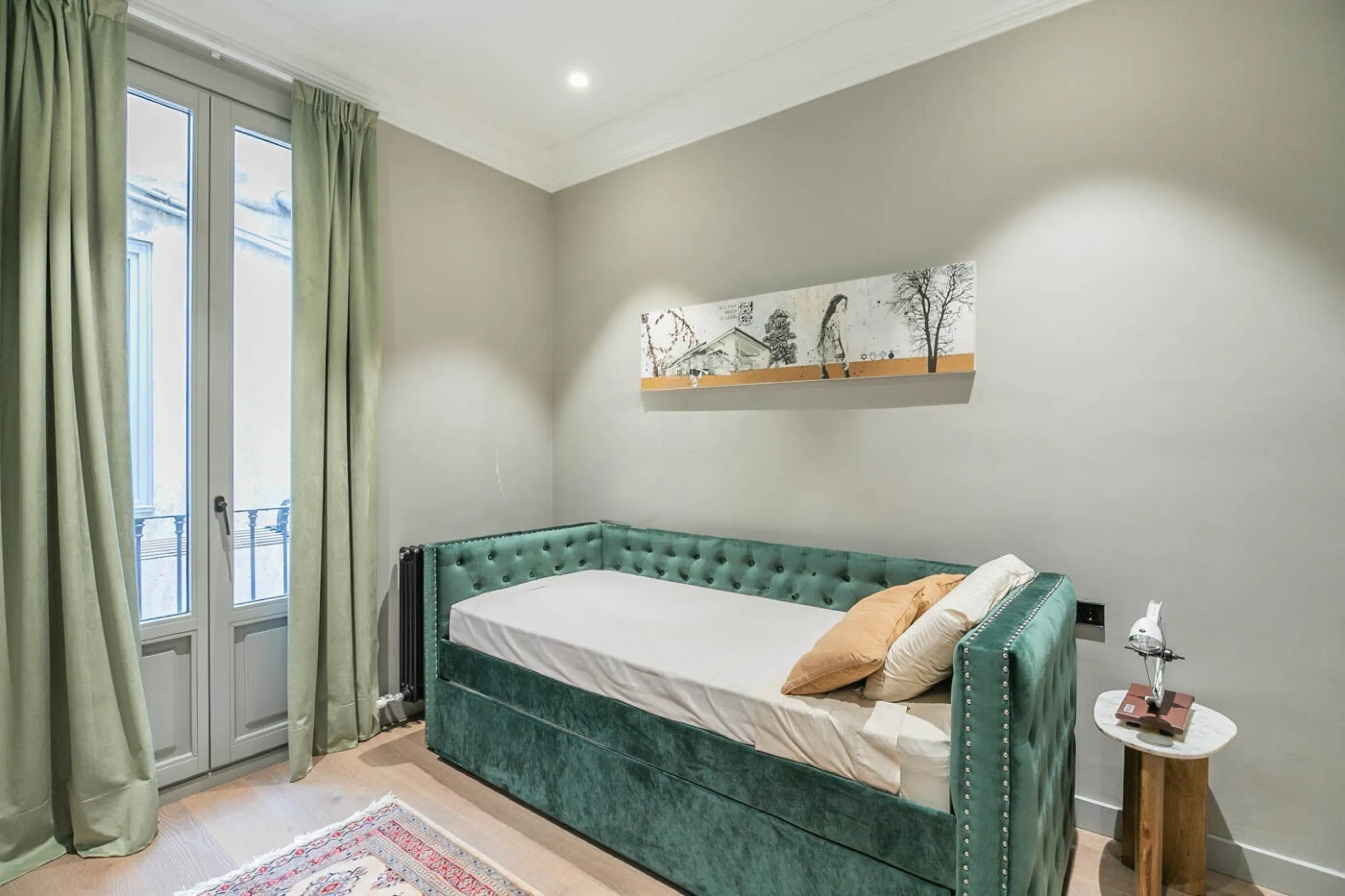 Stylish Flat in Eixample, Steps from Passeig de Gracia, Barcelona