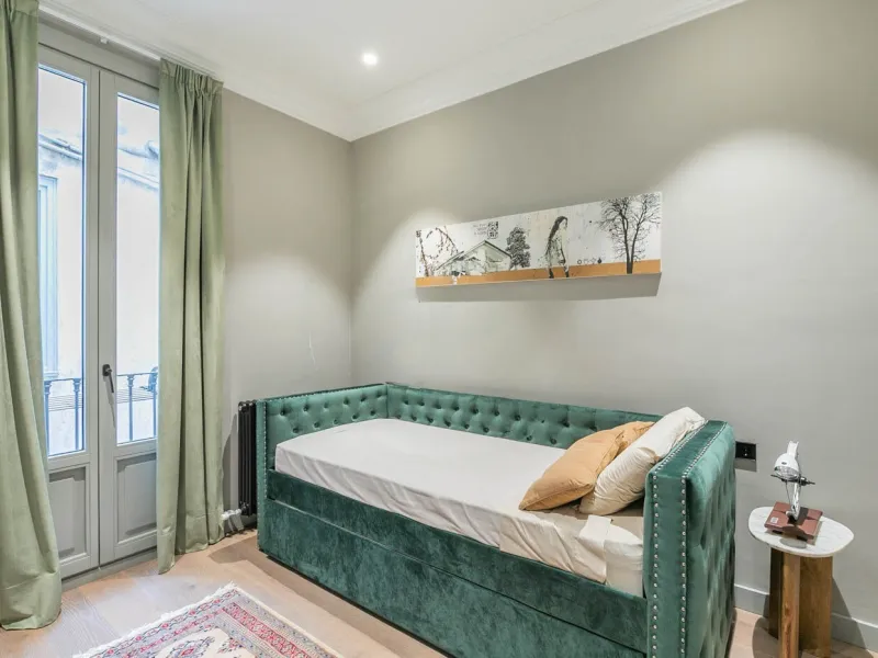 Stylish Flat in Eixample, Steps from Passeig de Gracia, Barcelona