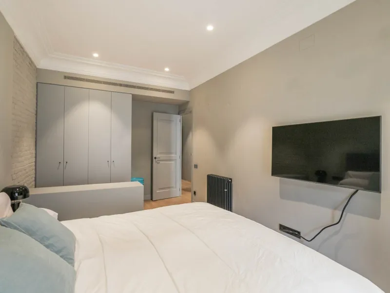 Stylish Flat in Eixample, Steps from Passeig de Gracia, Barcelona