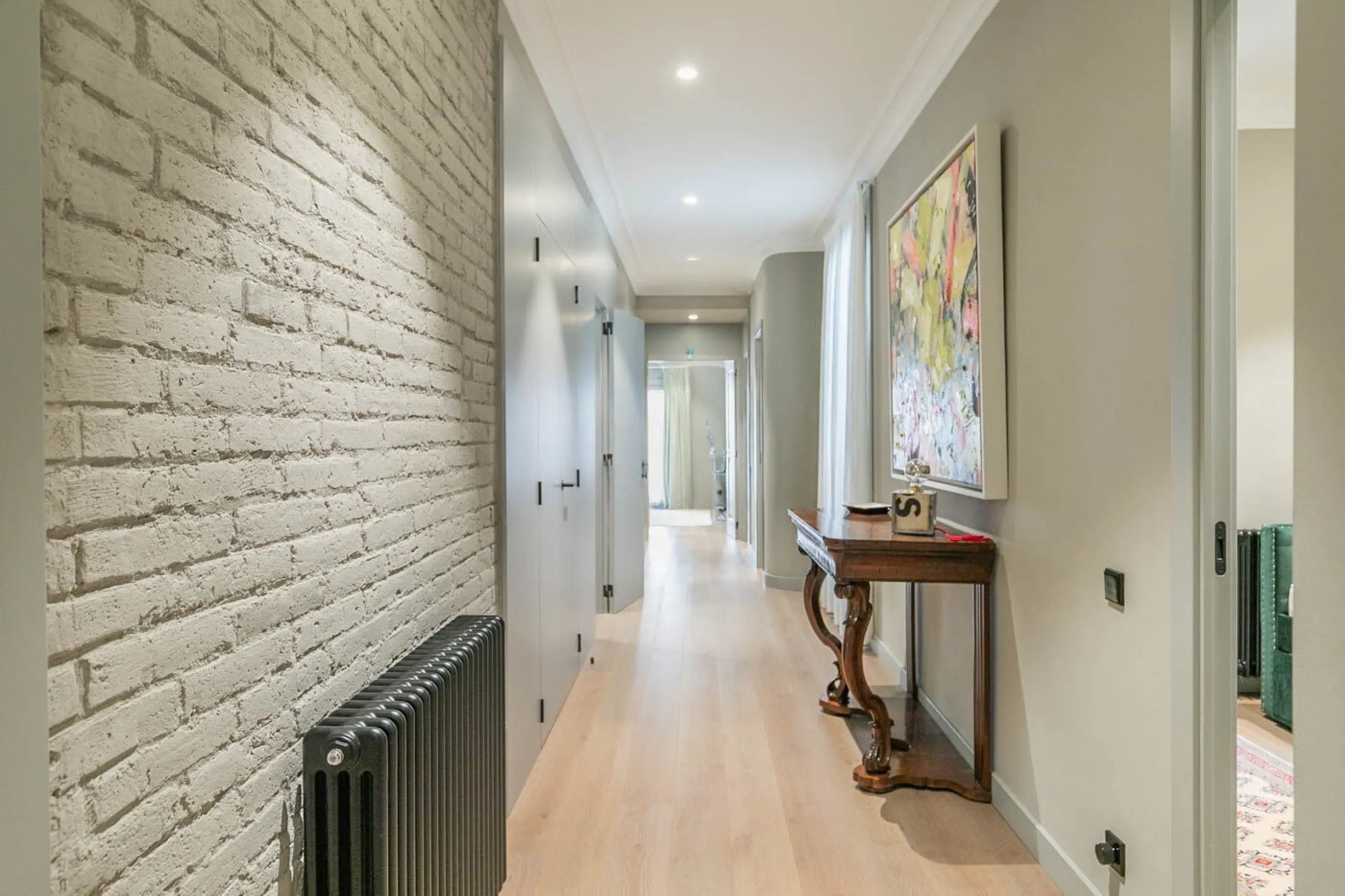 Stylish Flat in Eixample, Steps from Passeig de Gracia, Barcelona