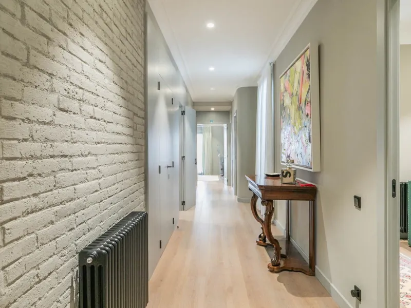 Stylish Flat in Eixample, Steps from Passeig de Gracia, Barcelona