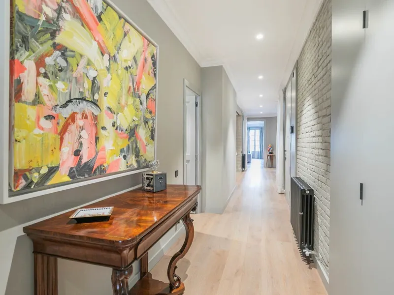 Stylish Flat in Eixample, Steps from Passeig de Gracia, Barcelona