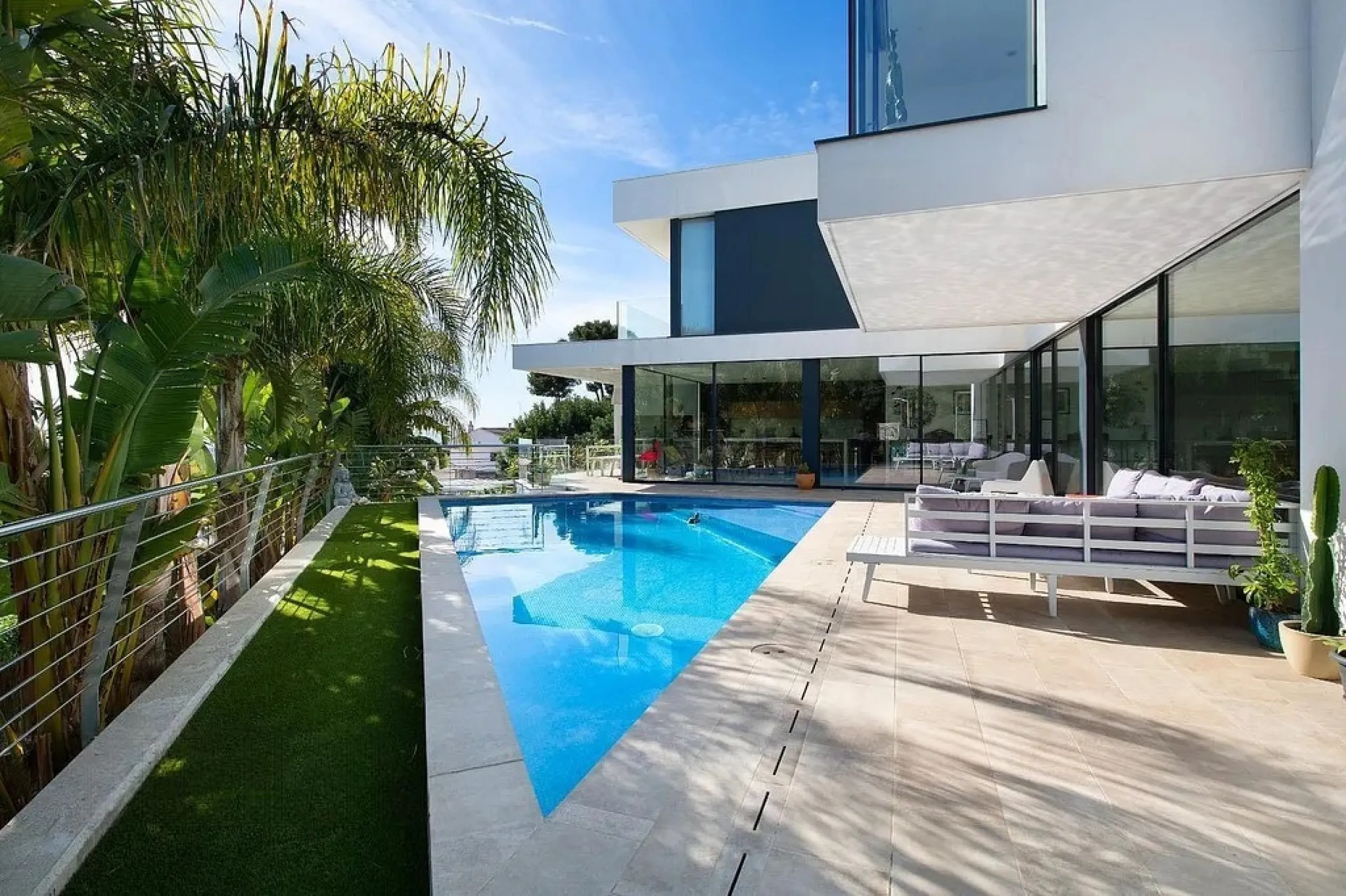 Modern Designer Villa with Pool and Views in Montemar Alto, Castelldefels, Barcelona