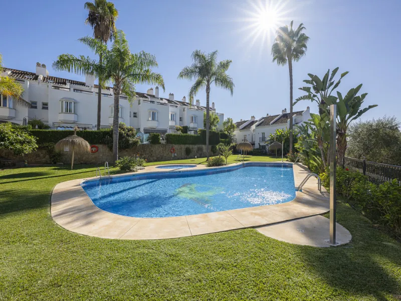 Situated in the sought-after urbanisation of Arco Iris in Altos de Puente Romano, this exceptional townhouse offers a rare opportunity to own one of the most spacious homes within the community. Set in the heart of Marbella's Golden Mile, just a short wal