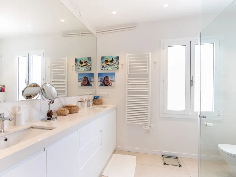 Refurbished Penthouse in Calle Laforja – Turó Parc Area, Barcelona
