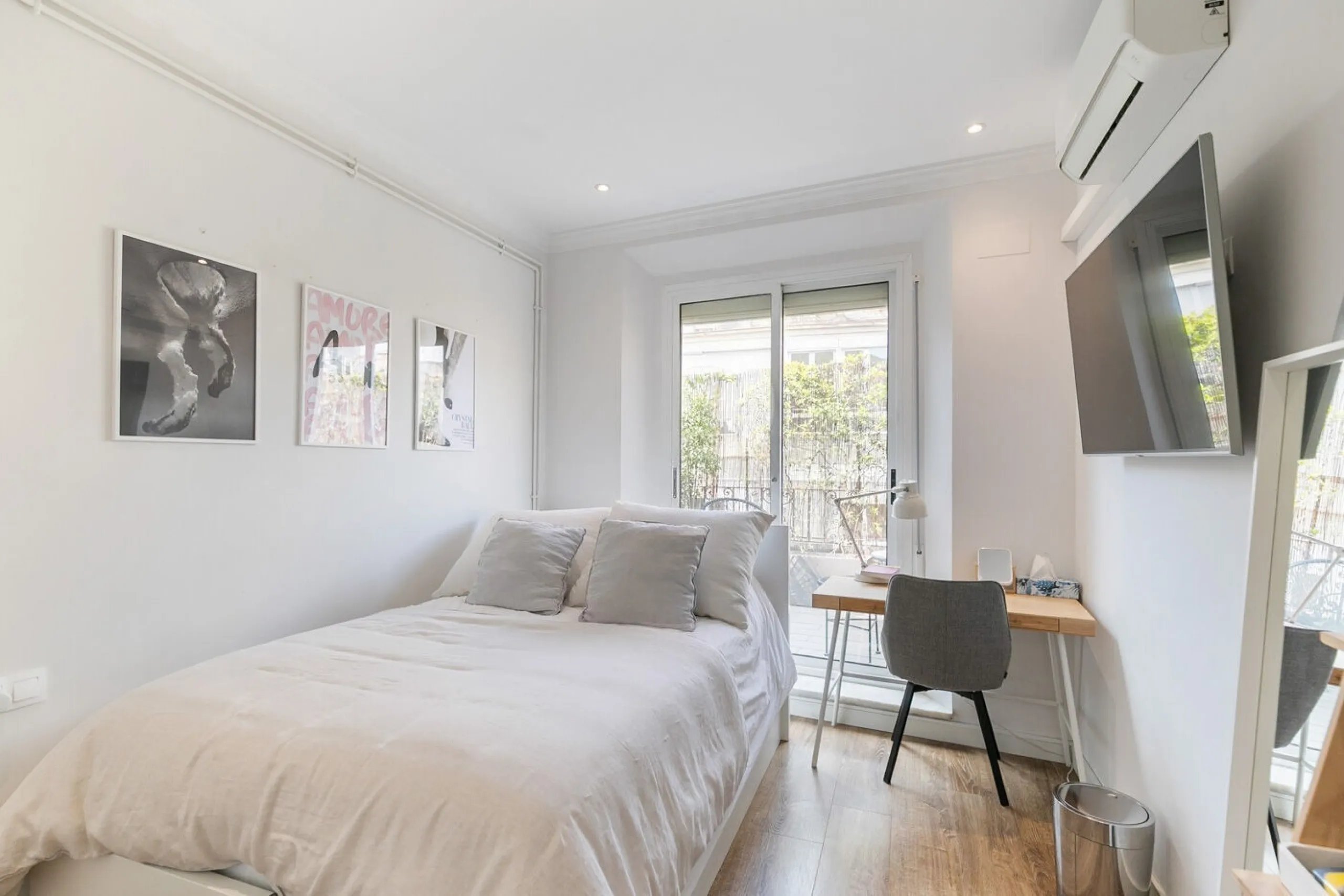Refurbished Penthouse in Calle Laforja – Turó Parc Area, Barcelona