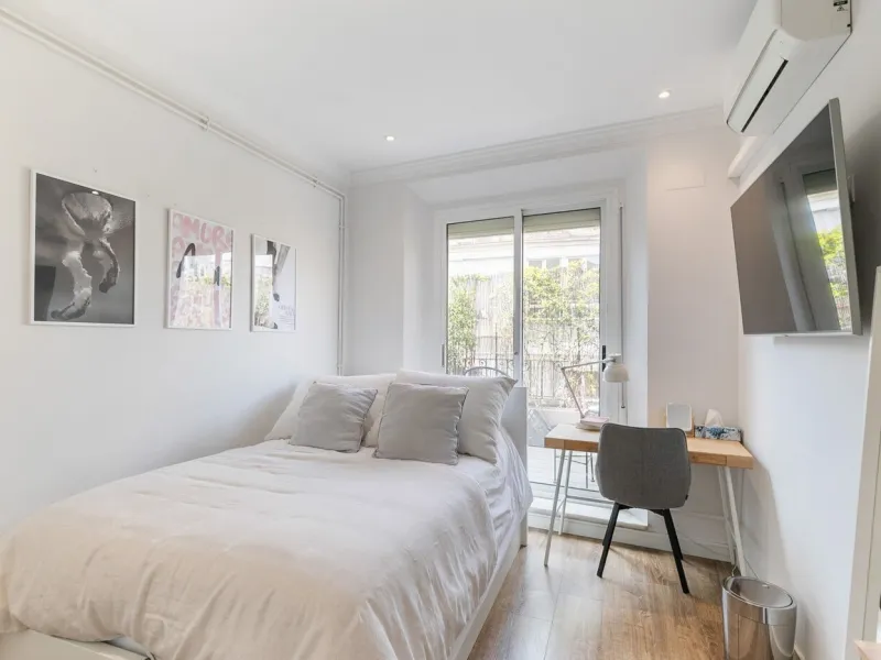 Refurbished Penthouse in Calle Laforja – Turó Parc Area, Barcelona