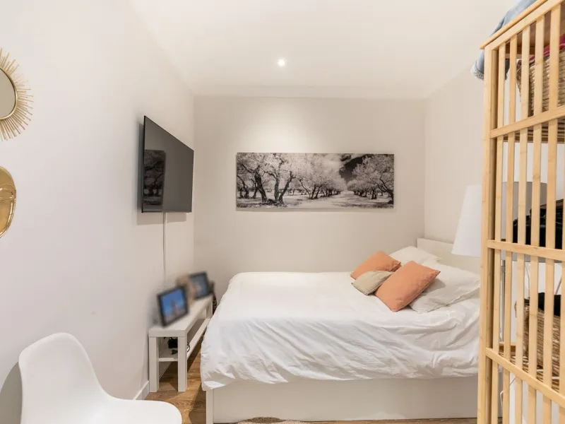 Refurbished Penthouse in Calle Laforja – Turó Parc Area, Barcelona