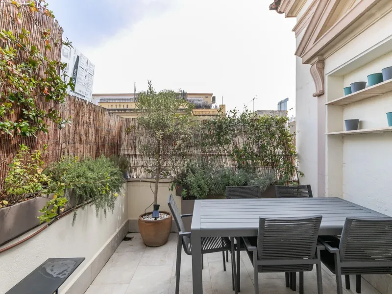 Refurbished Penthouse in Calle Laforja – Turó Parc Area, Barcelona