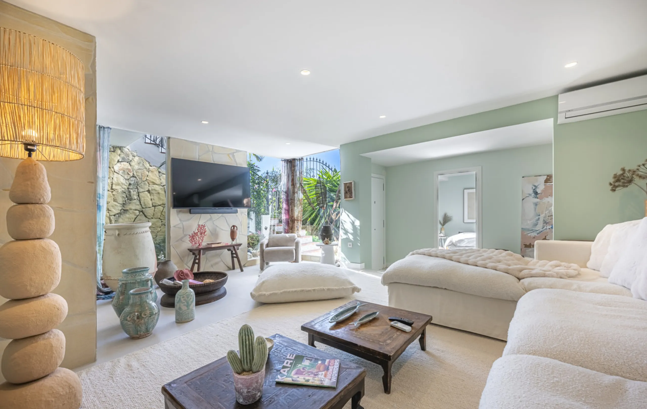 Situated in the sought-after urbanisation of Arco Iris in Altos de Puente Romano, this exceptional townhouse offers a rare opportunity to own one of the most spacious homes within the community. Set in the heart of Marbella's Golden Mile, just a short wal