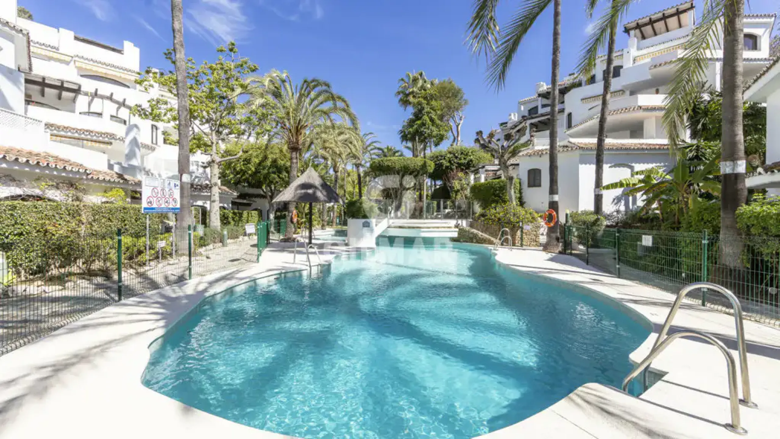 Duplex penthouse in Marbella Este - Málaga