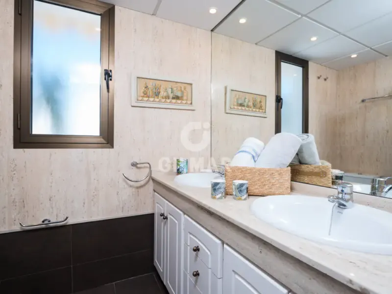 Duplex penthouse in Marbella Este - Málaga