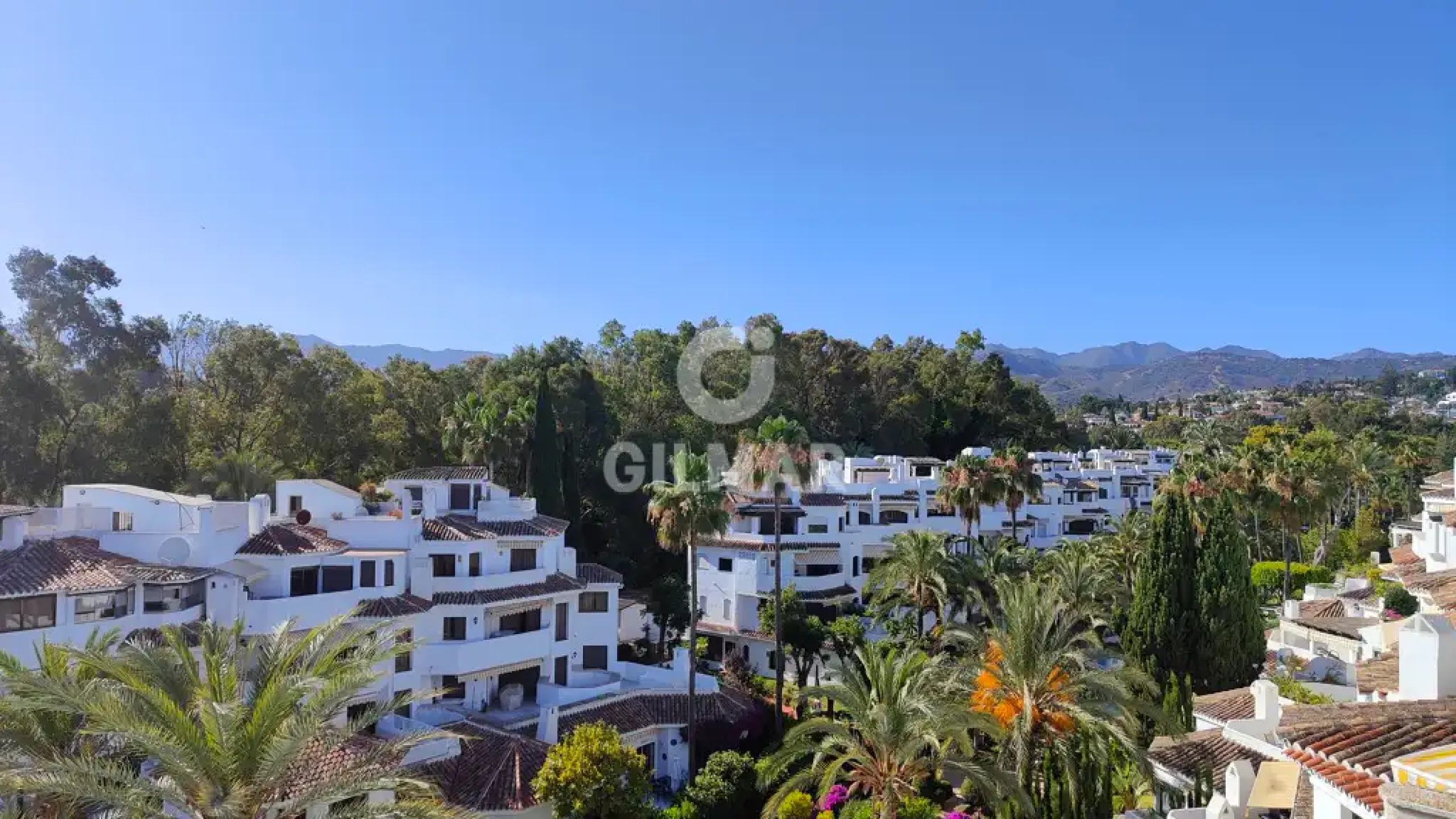 Duplex penthouse in Marbella Este - Málaga