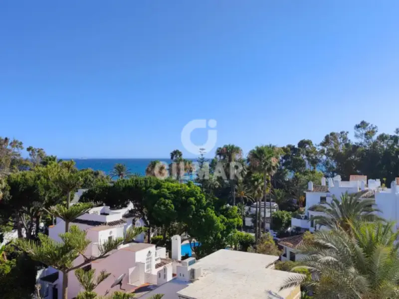 Duplex penthouse in Marbella Este - Málaga