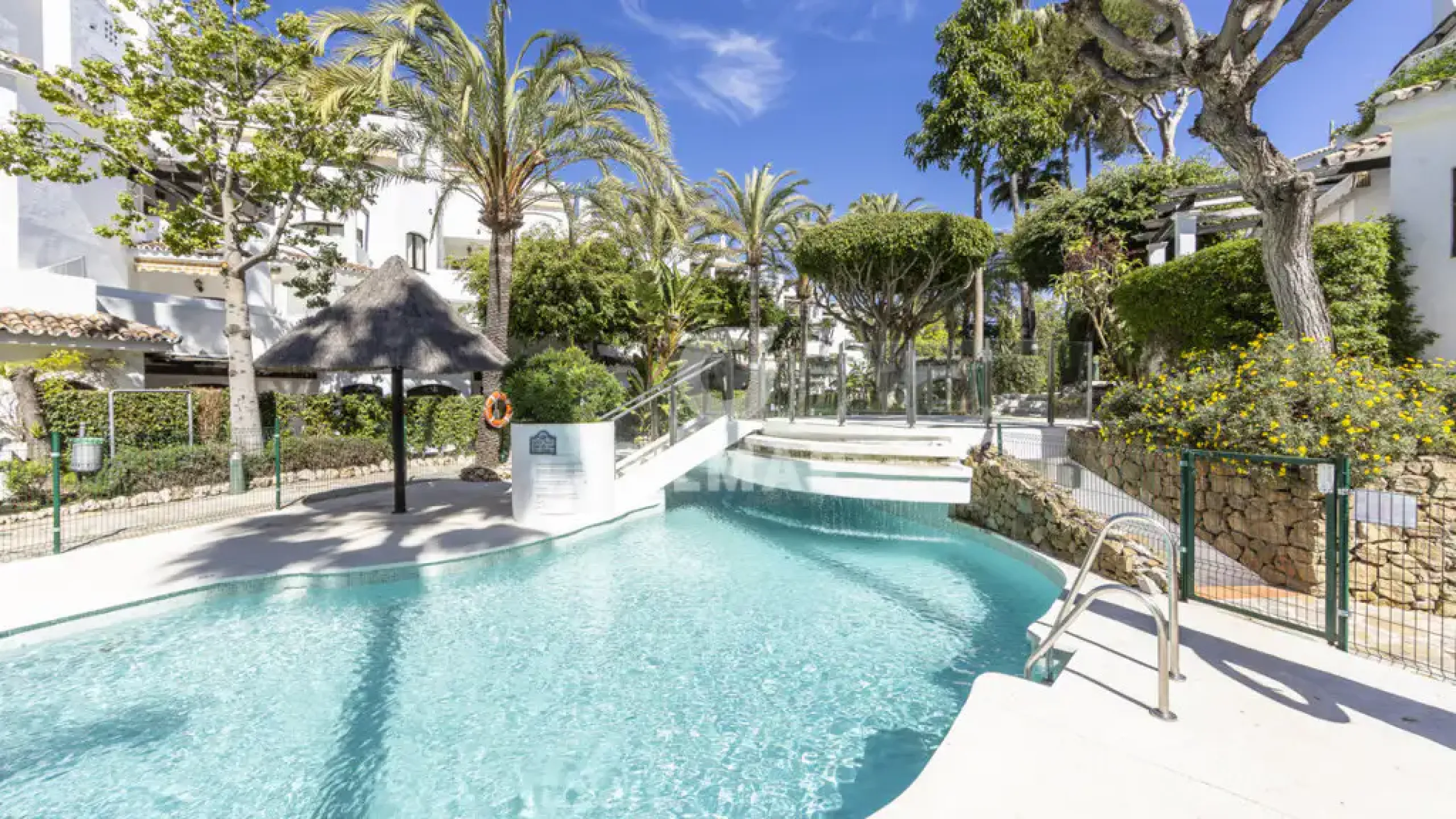 Duplex penthouse in Marbella Este - Málaga