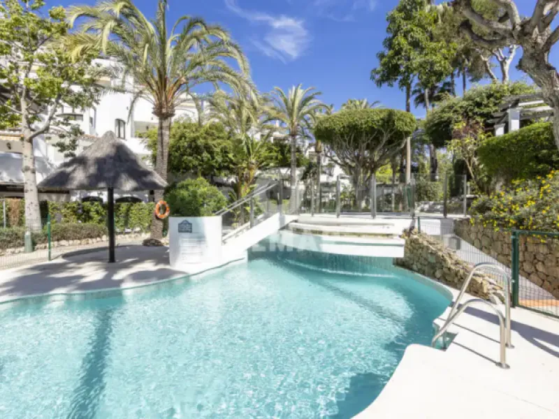 Duplex penthouse in Marbella Este - Málaga