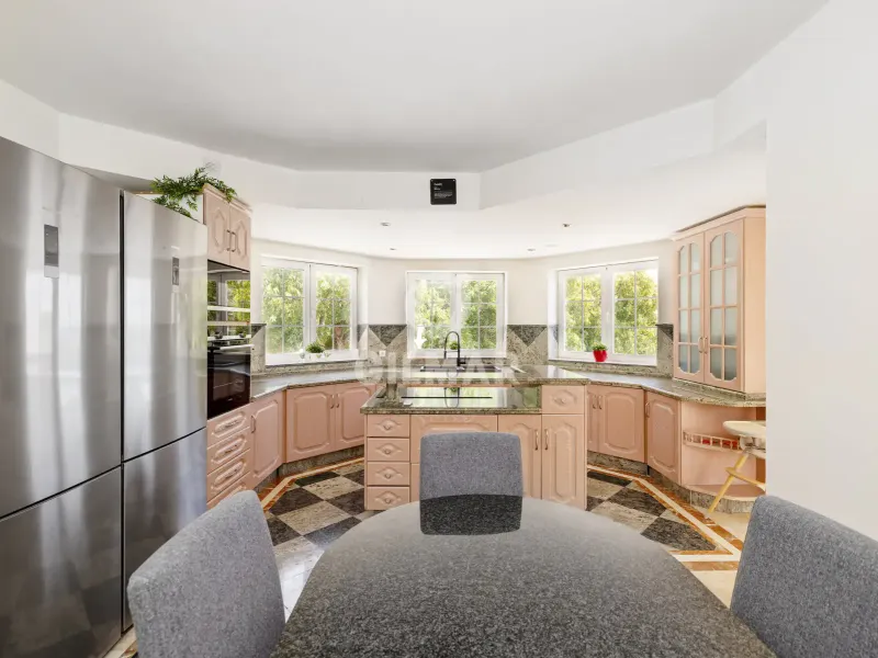 Villa in Estepona Este - Málaga