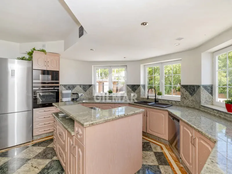 Villa in Estepona Este - Málaga