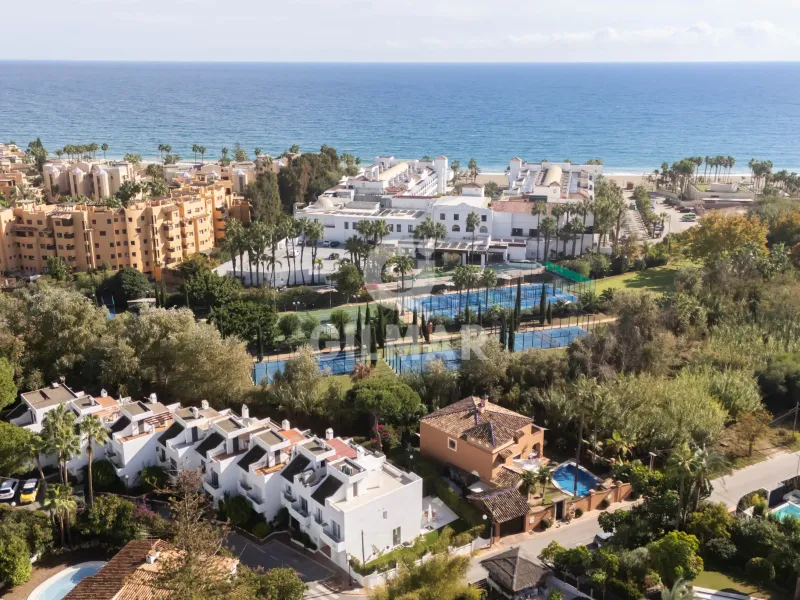 Semi-detached house in Estepona Este - Málaga