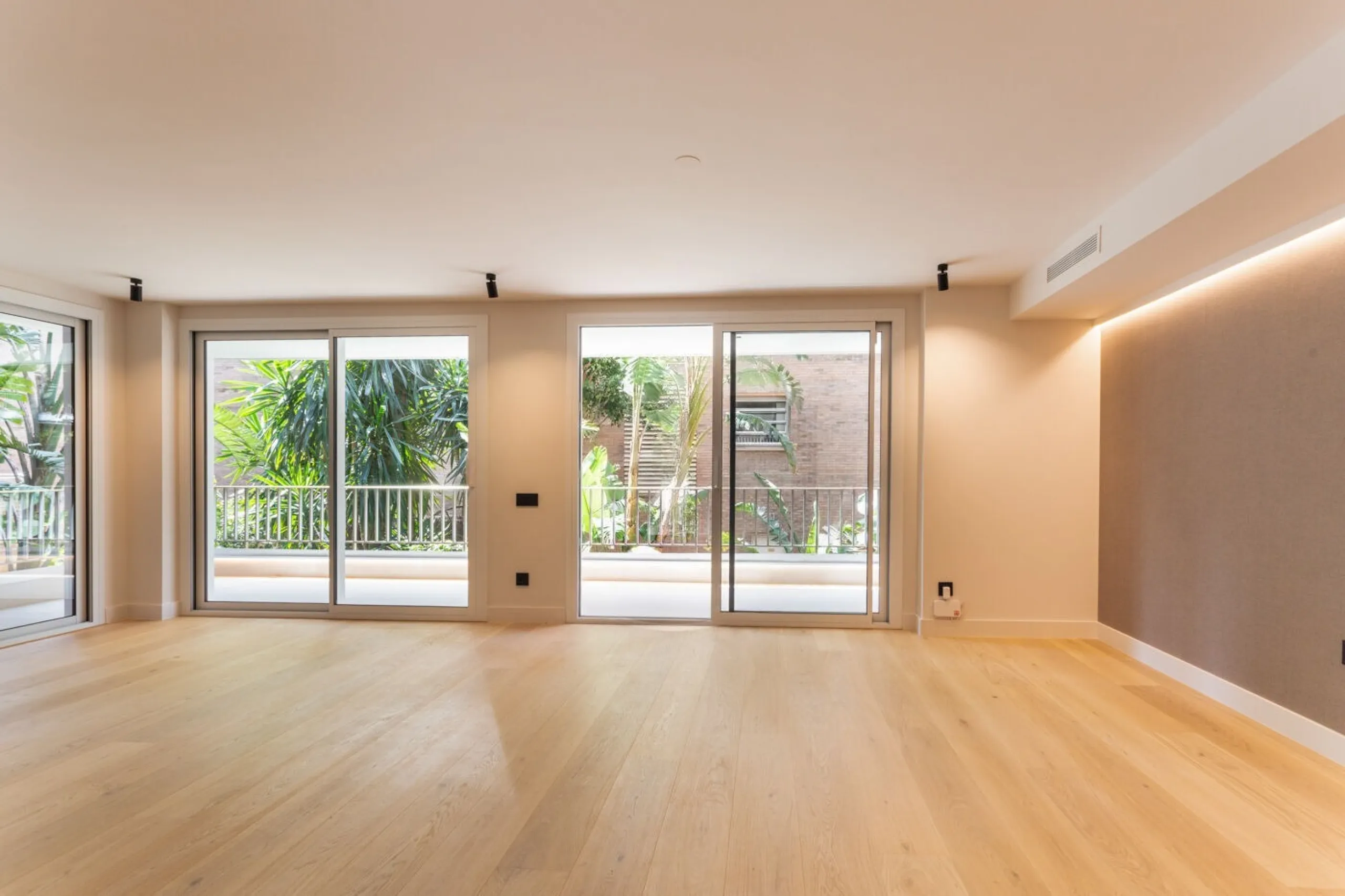 Elegant New Home in Turó Park with Terrace and Parking, Barcelona