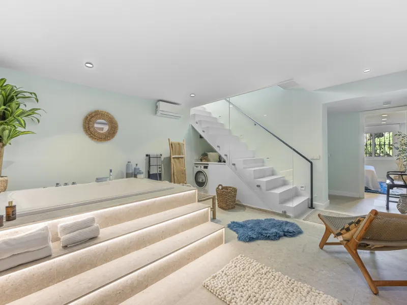 Situated in the sought-after urbanisation of Arco Iris in Altos de Puente Romano, this exceptional townhouse offers a rare opportunity to own one of the most spacious homes within the community. Set in the heart of Marbella's Golden Mile, just a short wal