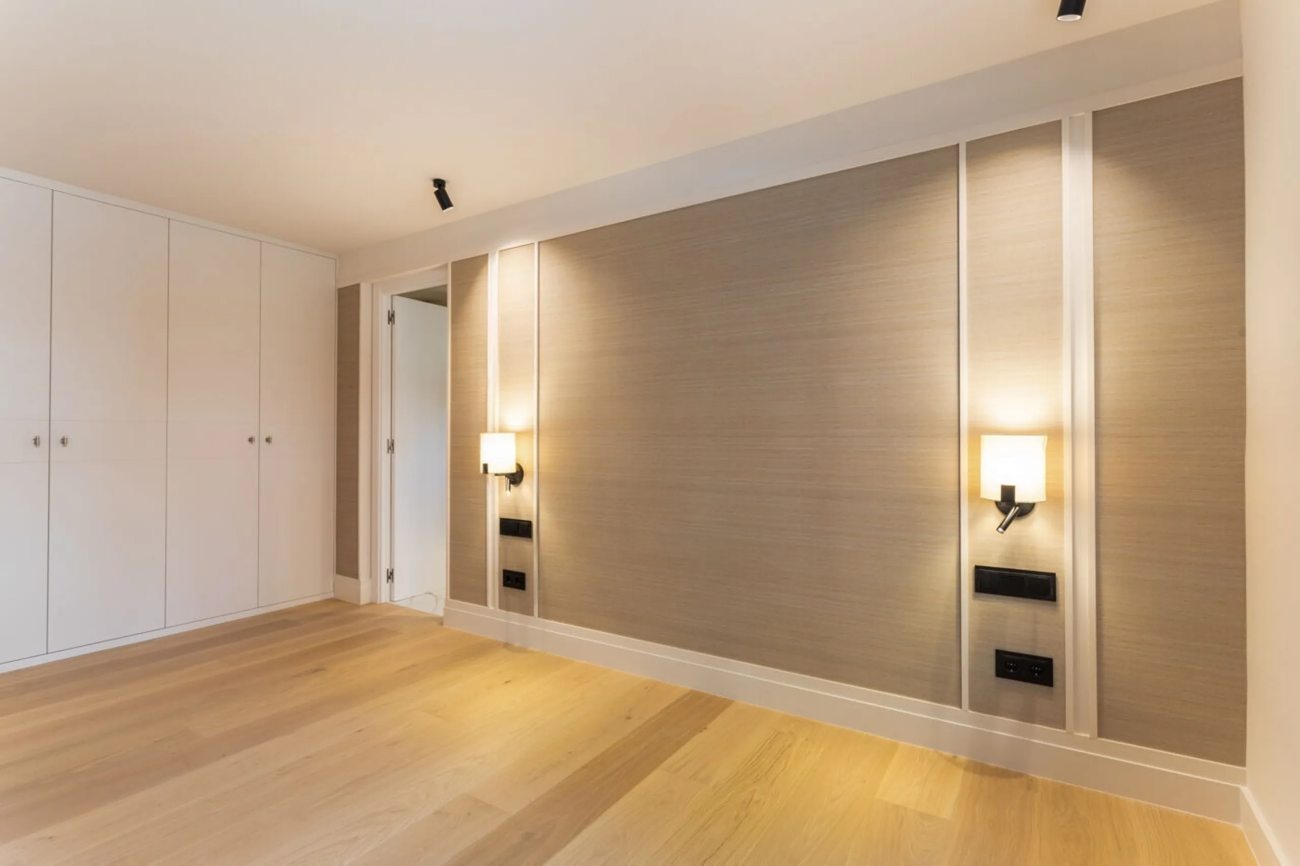 Elegant New Home in Turó Park with Terrace and Parking, Barcelona