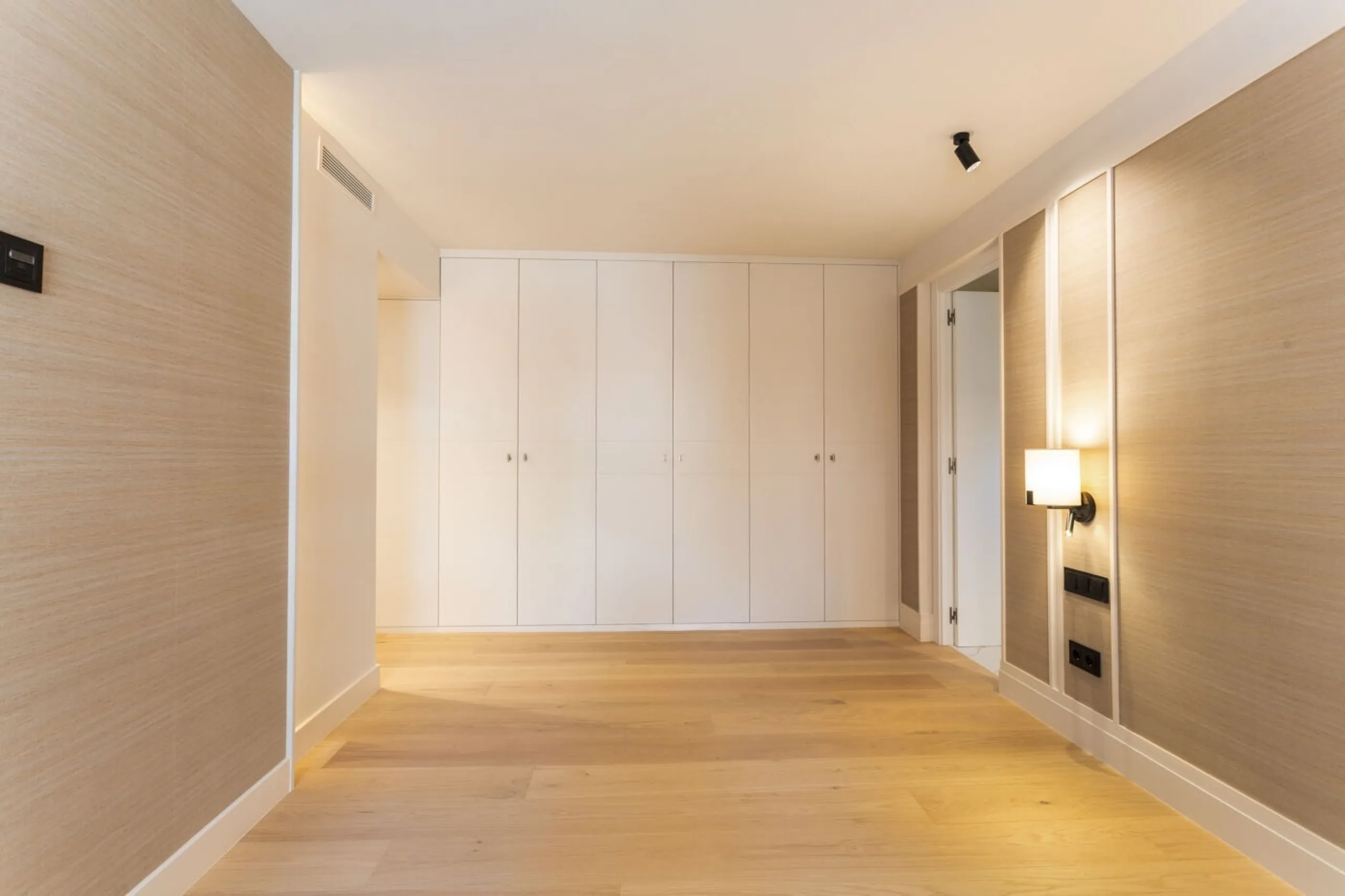 Elegant New Home in Turó Park with Terrace and Parking, Barcelona
