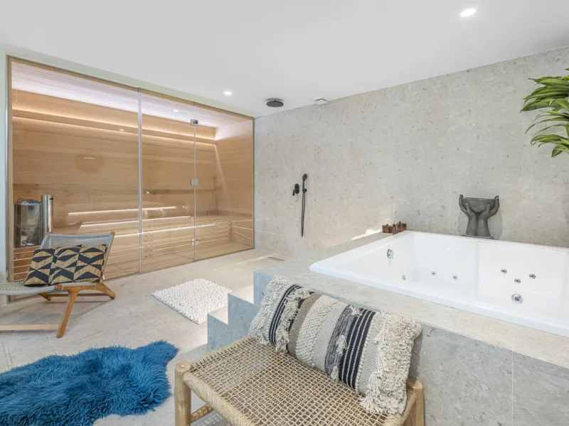 Situated in the sought-after urbanisation of Arco Iris in Altos de Puente Romano, this exceptional townhouse offers a rare opportunity to own one of the most spacious homes within the community. Set in the heart of Marbella's Golden Mile, just a short wal
