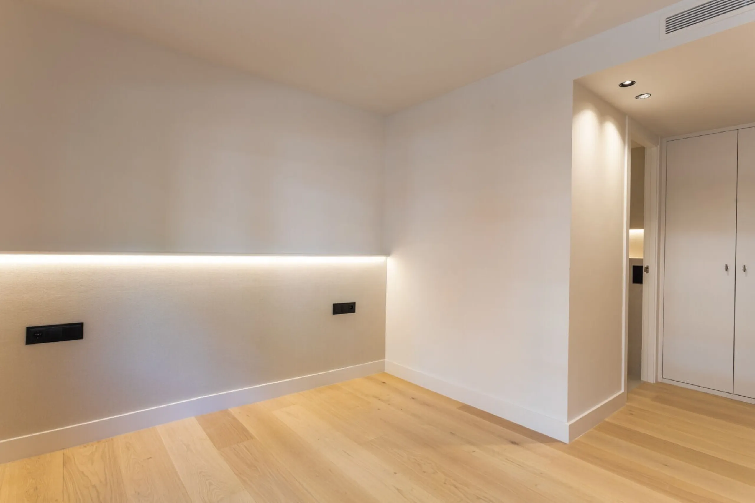 Elegant New Home in Turó Park with Terrace and Parking, Barcelona