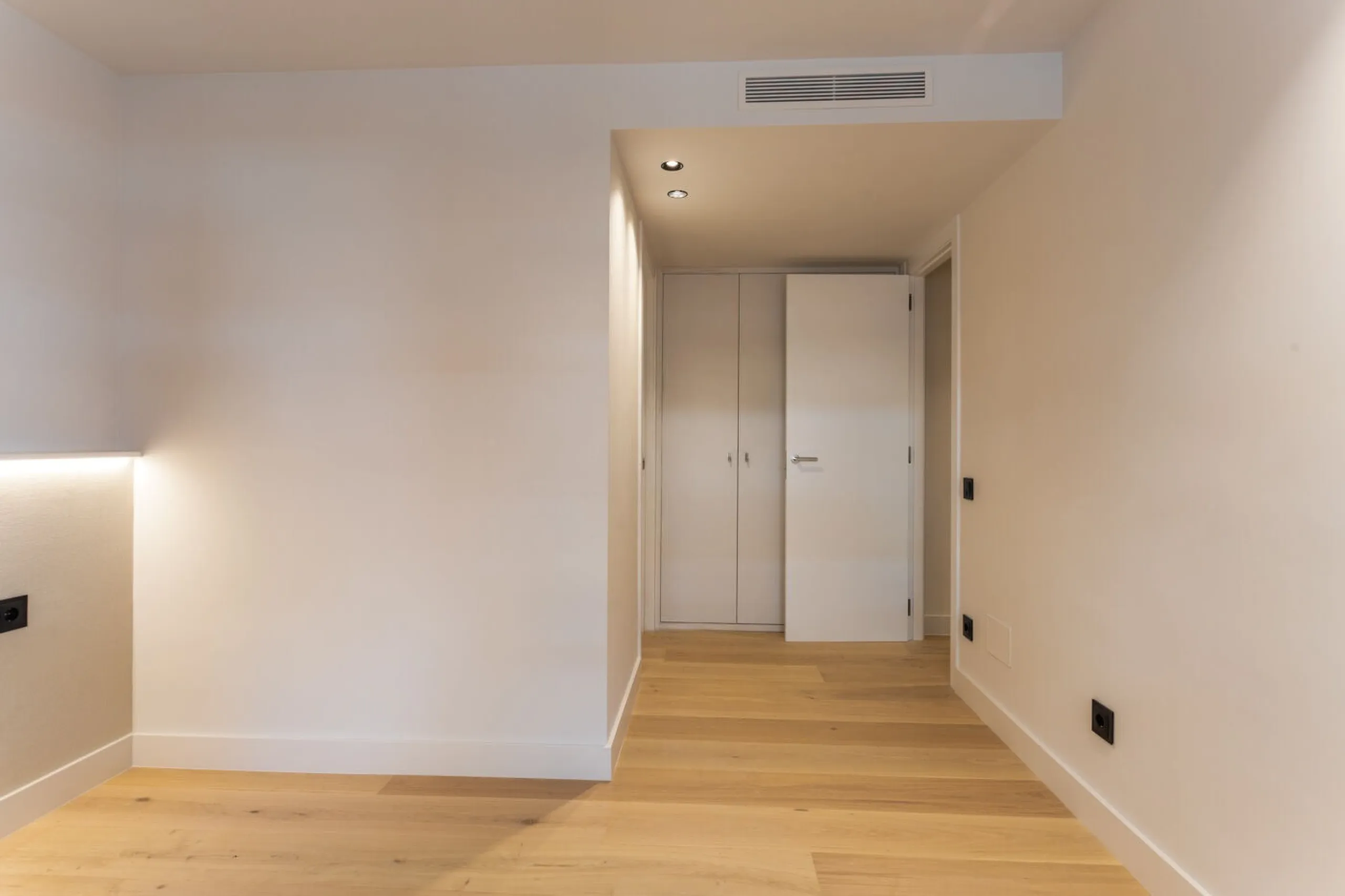 Elegant New Home in Turó Park with Terrace and Parking, Barcelona