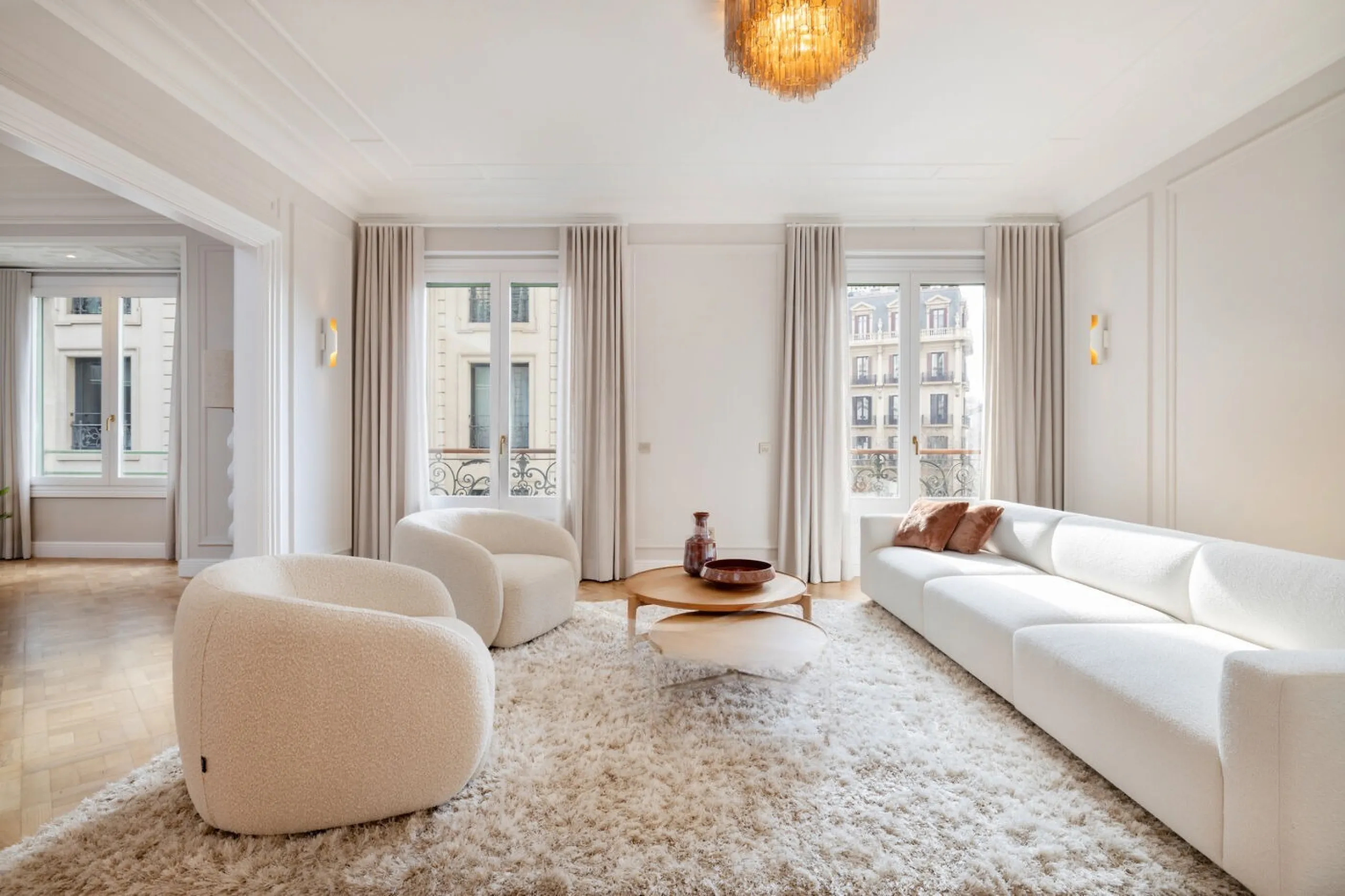 Modernist Gem in Sant Gervasi: Refurbished Apartment with Views and Three Suites, Barcelona