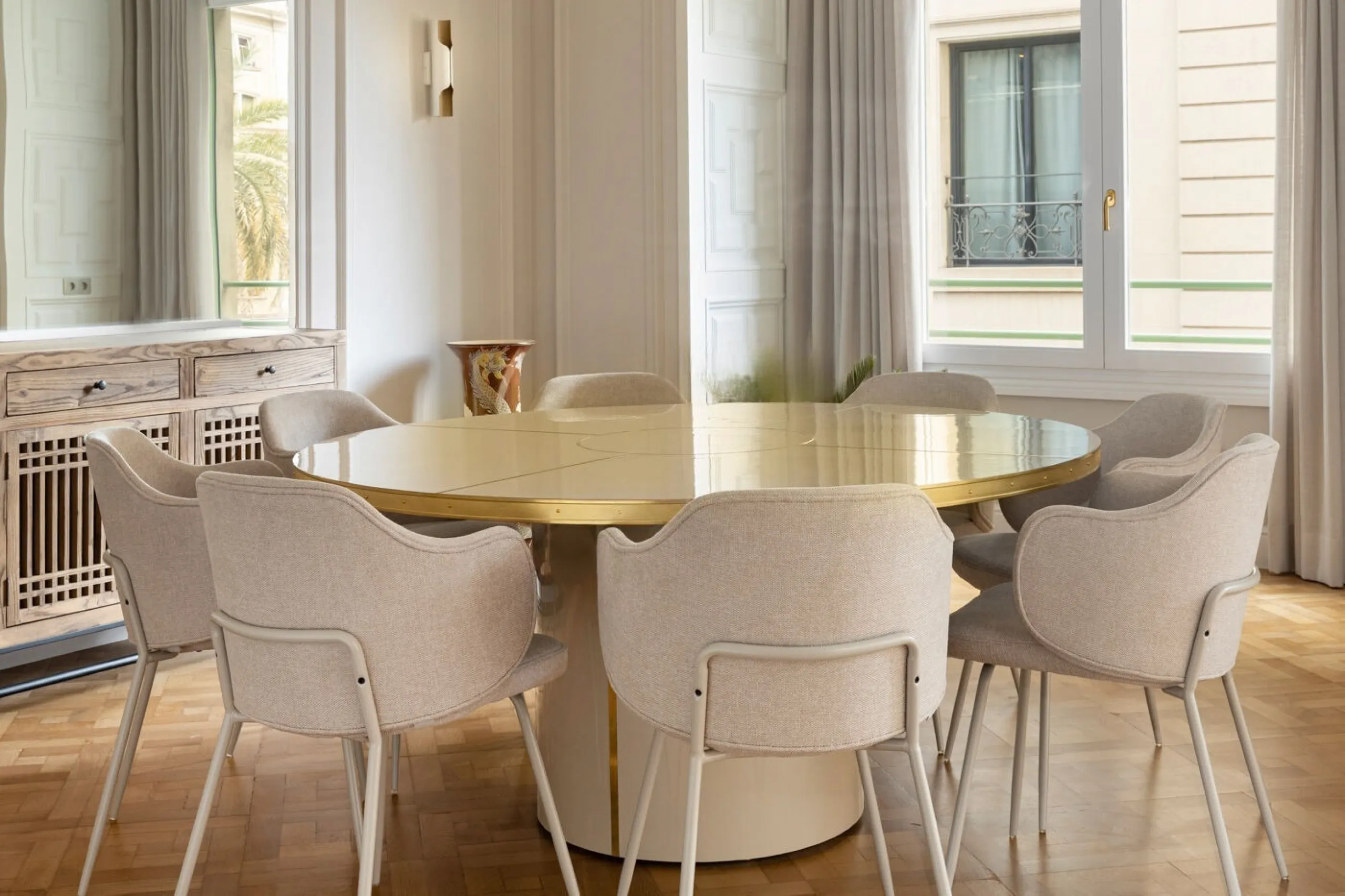 Modernist Gem in Sant Gervasi: Refurbished Apartment with Views and Three Suites, Barcelona
