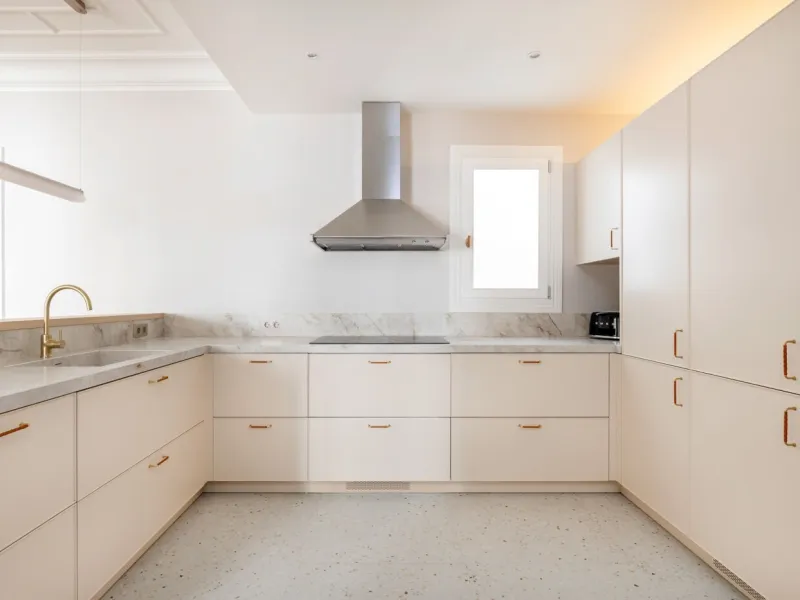 Modernist Gem in Sant Gervasi: Refurbished Apartment with Views and Three Suites, Barcelona